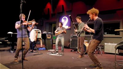 4 فرنسيين يعزفون في حفل «موريس كي» على مسرح الأوبرا المكشوف