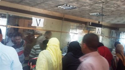 بالصور.. مشادات ببريد بني سويف لتوقف الخدمة في الفترة المسائية