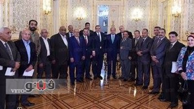 «الفقي» يطالب شريف إسماعيل بمتابعة الشركات المتضررة من تعويم الجنيه