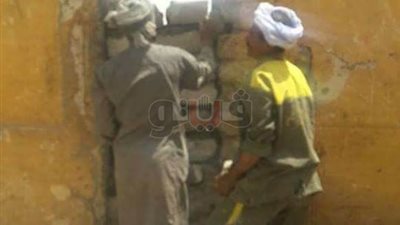 غلق معبر سكة حديد غير شرعي في الأقصر (صور)