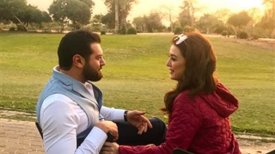صورة رومانسية تجمع كندة علوش مع عمرو يوسف