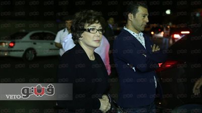 لبلبة ووحيد حامد يقدمان واجب العزاء لعمرو وشريف عرفة