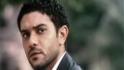 آسر ياسين: ويُقلك ثورة مضادة!!