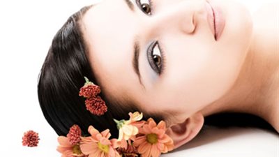 احصلي على بشرة حريرية بقناع «التوت الأسود والزبادي»