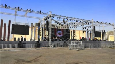 التجهيزات الأخيرة لحفل الجامعة الصينية بمركز المنارة (صور)