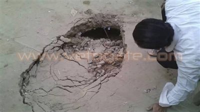 بالصور.. هبوط أرضي في «القرين» بسبب أعمال حفر للمرة الثانية