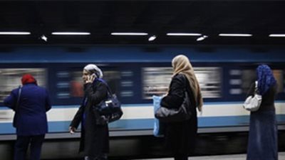 تفاصيل قص شعر فتاة بـ«كتر» داخل المترو بسبب الحجاب