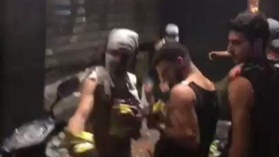 لبنانيون يقتحمون متجر 