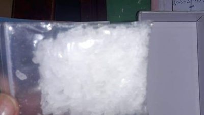 إحباط محاولة تهريب مخدر الآيس داخل طرد في مطار القاهرة