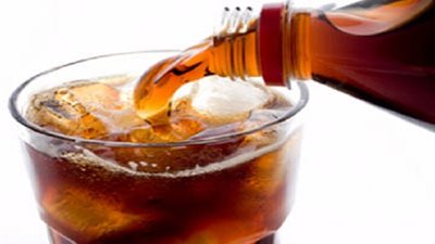 دراسة: المياه الغازية تجعل الشباب أكثر عنفا