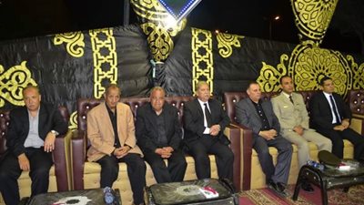 محافظ الإسماعيلية ومدير الأمن يقدمان واجب العزاء لأسرة شهيد سيناء (صور)