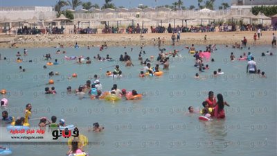 بالفيديو والصور.. إقبال على شاطئ النادي الاجتماعى بالغردقة