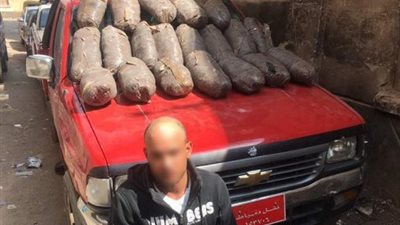 بالصور.. ضبط سيارة بداخلها 60 كيلو بانجو في الشرقية