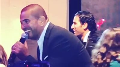 عمرو دياب يحيي حفل زفاف نجل هاني شاكر بحضور نجوم الفن (فيديو)