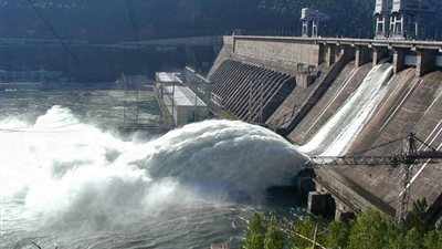 مصرع 6 أشخاص وفقد آخرين في انهيار سد بمدينة كراسنويارسك الروسية بسيبيريا