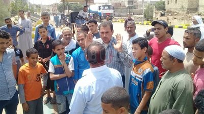 وقفة لأهالي طوخ الخيل بالمنيا احتجاجا على تلوث مياه الشرب