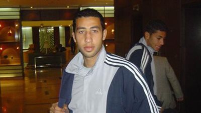 ثنائى الإنتاج يصافح نجوم الزمالك بالملعب