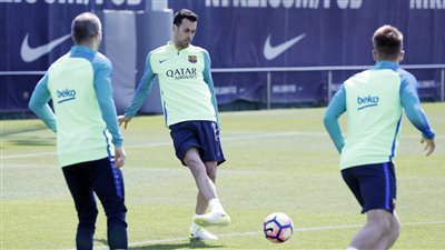 بالصور.. برشلونة يختتم تدريباته للقاء أوساسونا بمشاركة ميسي