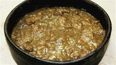 بالفيديو.. طريقة سريعة لعمل طاجن اللحم بالبصل