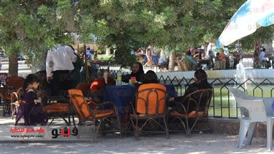 بالفيديو والصور.. إقبال كثيف على حديقة الأسماك بـ