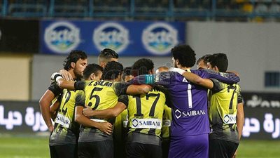 محمد طلعت ولويس إدوارد على دكة بدلاء المقاولون أمام الزمالك