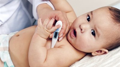 6 طرق تساعد على خفض درجة حرارة طفلك