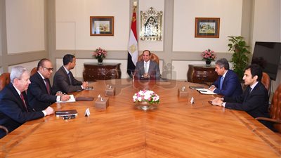 تفاصيل مباحثات السيسي مع رئيسي أورانچ وبوينج.. توطين التكنولوجيا في المحافظات.. إنشاء مركز إقليمي في مصر لصيانة وتجهيز الطائرات.. والرئيس: مصر تتطلع لتعزيز التعاون في جميع المجالات