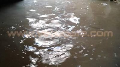 بالصور.. مخازن الإدارة الصحية بـ«ديرب نجم» غارقة في مياه الصرف