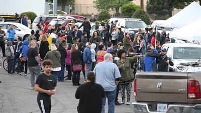 مدرب يمنع طالبا من الانتحار بطريقة غير متوقعة (فيديو وصور)