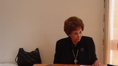 «لجنة المرأة بتجارية القاهرة» تبحث خطط تنمية المشروعات الصغيرة