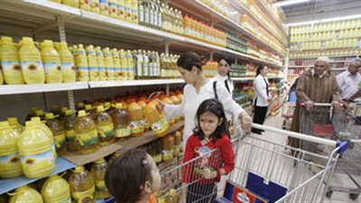 المجمعات الاستهلاكية: ضوابط لعدم عودة السوق السوداء واستغلال الأزمات