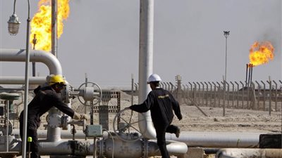 النفط يرتفع بعد صدور تقرير متفائل من وكالة الطاقة