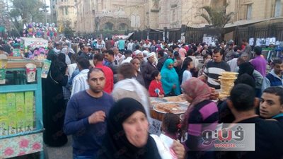 بالفيديو والصور.. مريدو الطرق الصوفية يتجولون بمحيط مسجد السيدة زينب