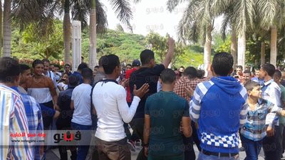 بالصور..شباب الأزهر بارك يرقصون على نغمات المزمار الصعيدى