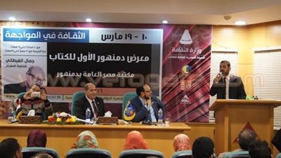 بالصور.. محافظ البحيرة يشيد بإقبال المواطنين على معرض الكتاب