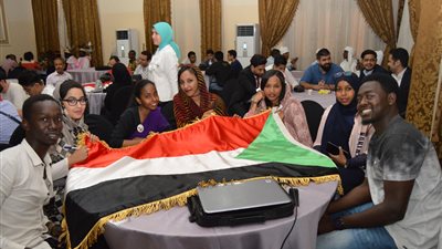 استمرار فعاليات مهرجان الشعوب بجامعة عين شمس