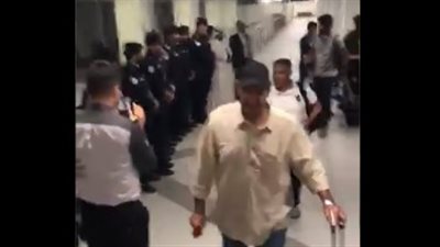 عودة 300 كويتي من لبنان والأمن يستقبلهم بالورود (فيديو)