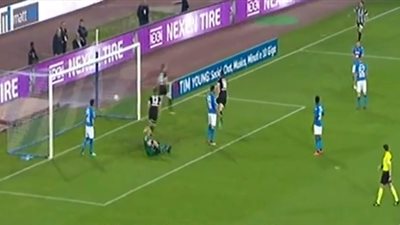 نابولي يتعادل مع أودينيزي 1/1 في الشوط الأول (فيديو)