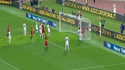 روما يتقدم بهدف على جنوي في الشوط الأول (فيديو)