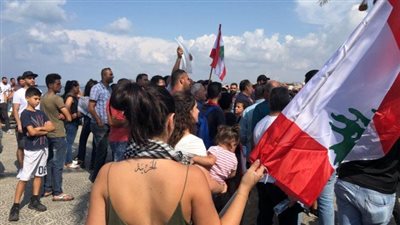 يسقط يسقط حكم الأزعر.. إبداع اليوم الرابع في مظاهرات لبنان (فيديو)