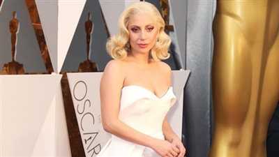 بالصور.. 6 فنانين رفعوا شعار «اللي معاه قرش محيره يجيب حمام ويطيره»