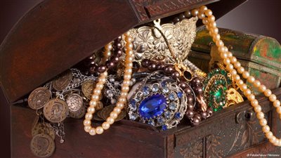 رؤيا حكيم هندوسي تصيب الحكومة الهندية بحمى الذهب