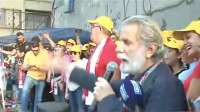 مارسيل خليفة يشعل مظاهرات لبنان في طرابلس (فيديو)