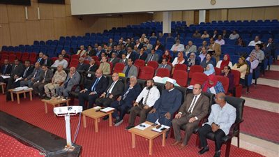 الوادي الجديد تبدأ تجهيز كشوفات تطبيق الحد الأدنى لموظفي الحكومة