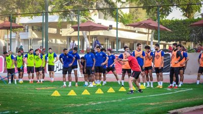 تدريبات خططية وفقرة خاصة للمدافعين بمران الأهلي