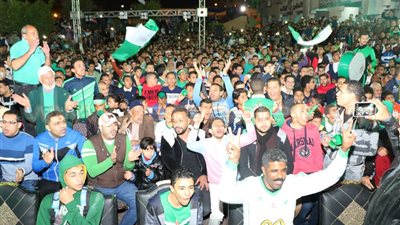 بالصور.. مئات البورسعيدية يشاركون في احتفال تسلم أتوبيس اللاعبين