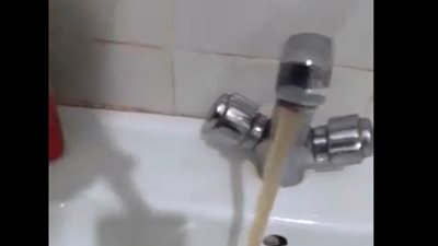 أهالي صفط اللبن بالجيزة يستغيثون من تلوث مياه الشرب (فيديو)