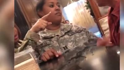 امرأة تهاجم مجندة أمريكية حامل (فيديو)