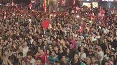 الآلاف من متظاهري لبنان يصلون بنية الخلاص من الفساد (فيديو)