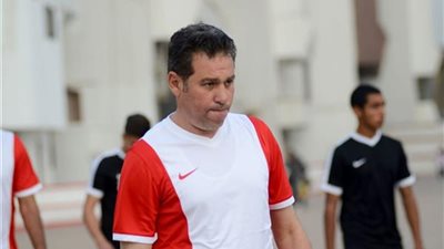 جلسة بين الجهاز الفني ولاعبي الزمالك قبل المران الصباحي
